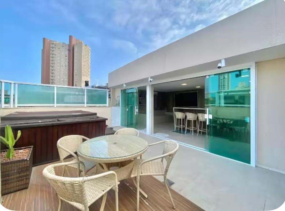 Pendthouse Sofisticado com Suíte Master, Hidromassagem e Rooftop Gourmet em Bertioga