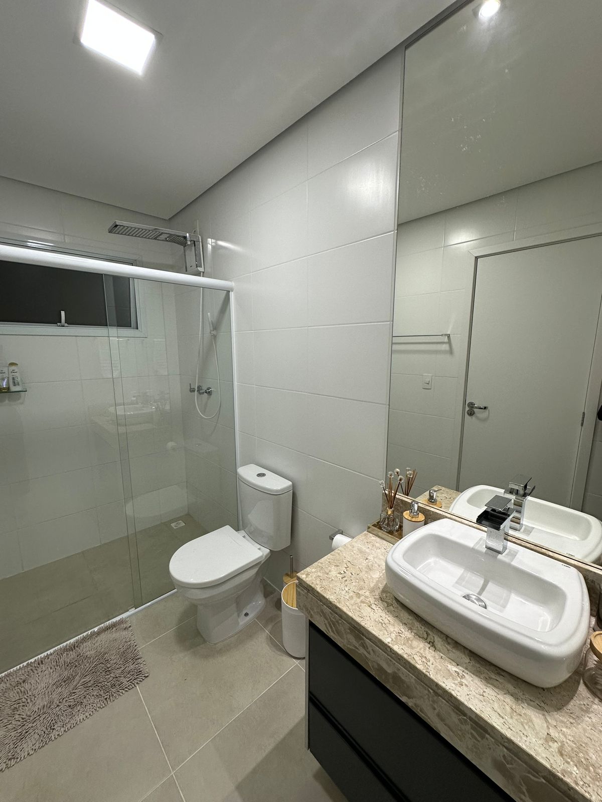 Apartamento Mobiliado com Varanda Gourmet no Terceiro Andar