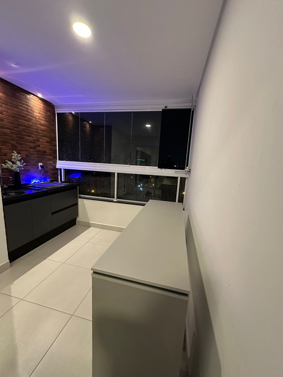 Apartamento Mobiliado com Varanda Gourmet no Terceiro Andar