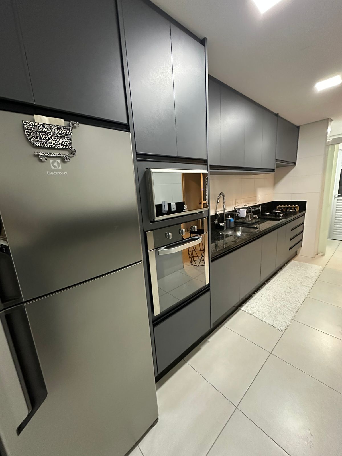 Apartamento Mobiliado com Varanda Gourmet no Terceiro Andar
