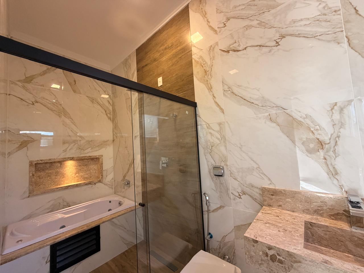 Casa de Luxo em Alphaville Nova Esplanada com Piscina Aquecida e Automação Inteligente