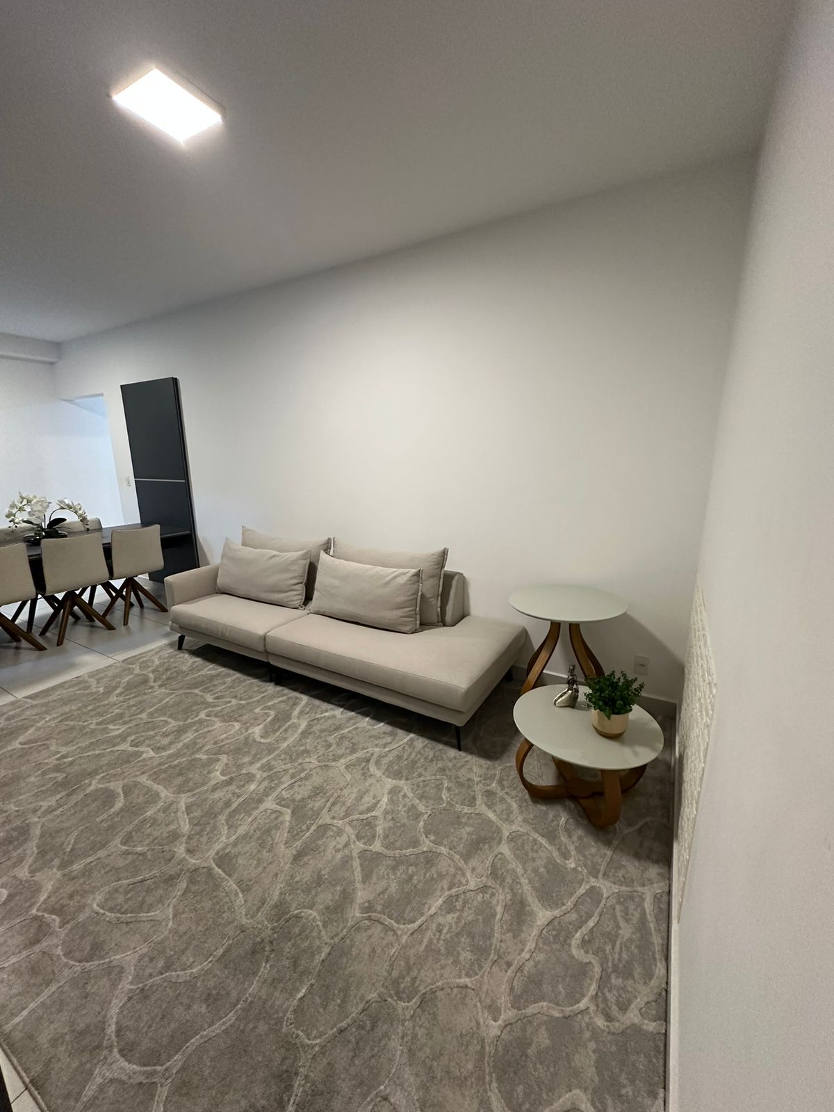 Apartamento Mobiliado com Varanda Gourmet no Terceiro Andar