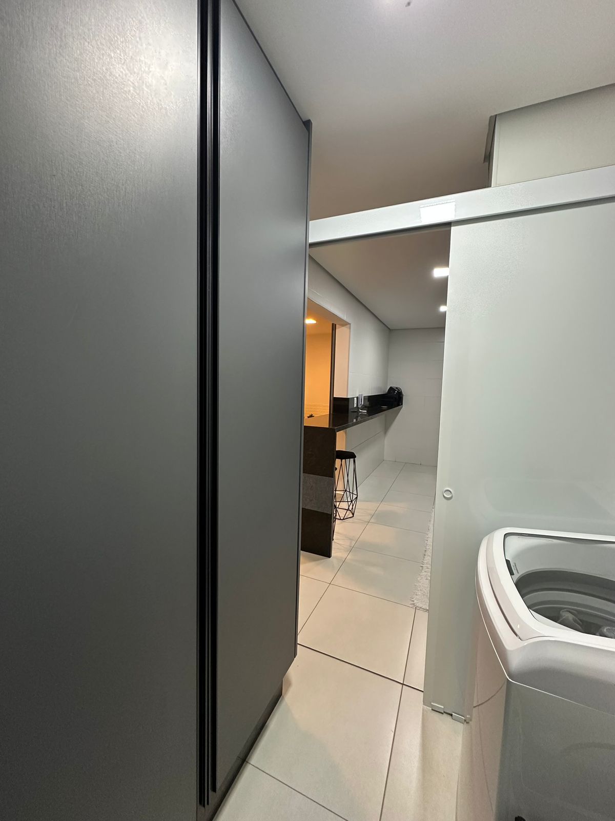 Apartamento Mobiliado com Varanda Gourmet no Terceiro Andar