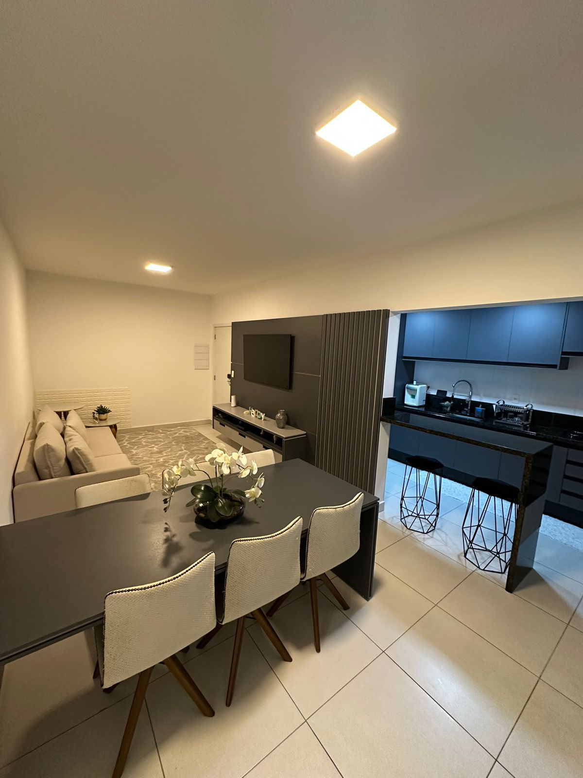 Apartamento Mobiliado com Varanda Gourmet no Terceiro Andar