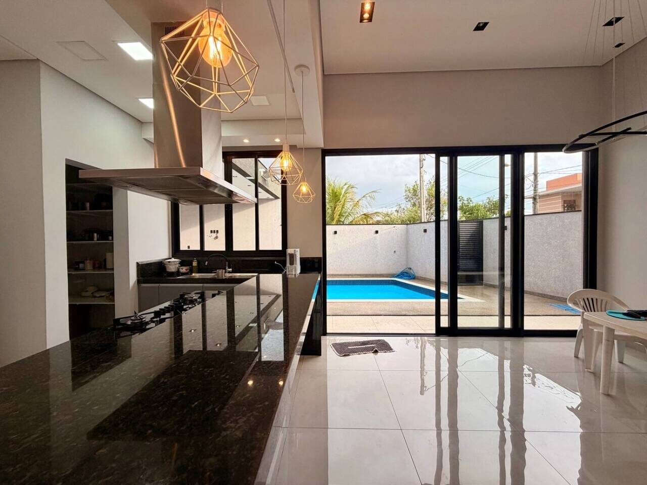 Casa com 4 quartos, 276 m², à venda por R$ 1.490.000 - Vossoroca - Votorantim/SP