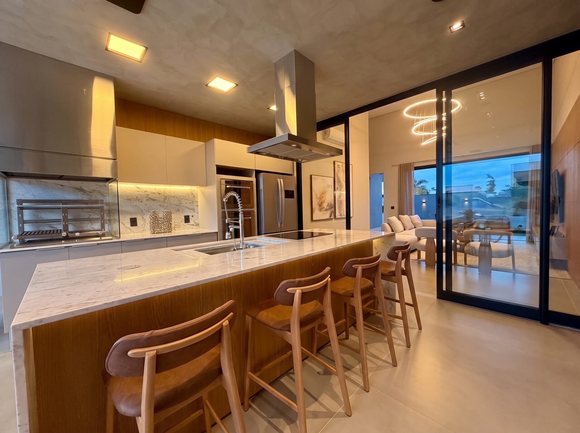 Quatro suítes em 265 m², no Alphaville Nova Esplanada 4