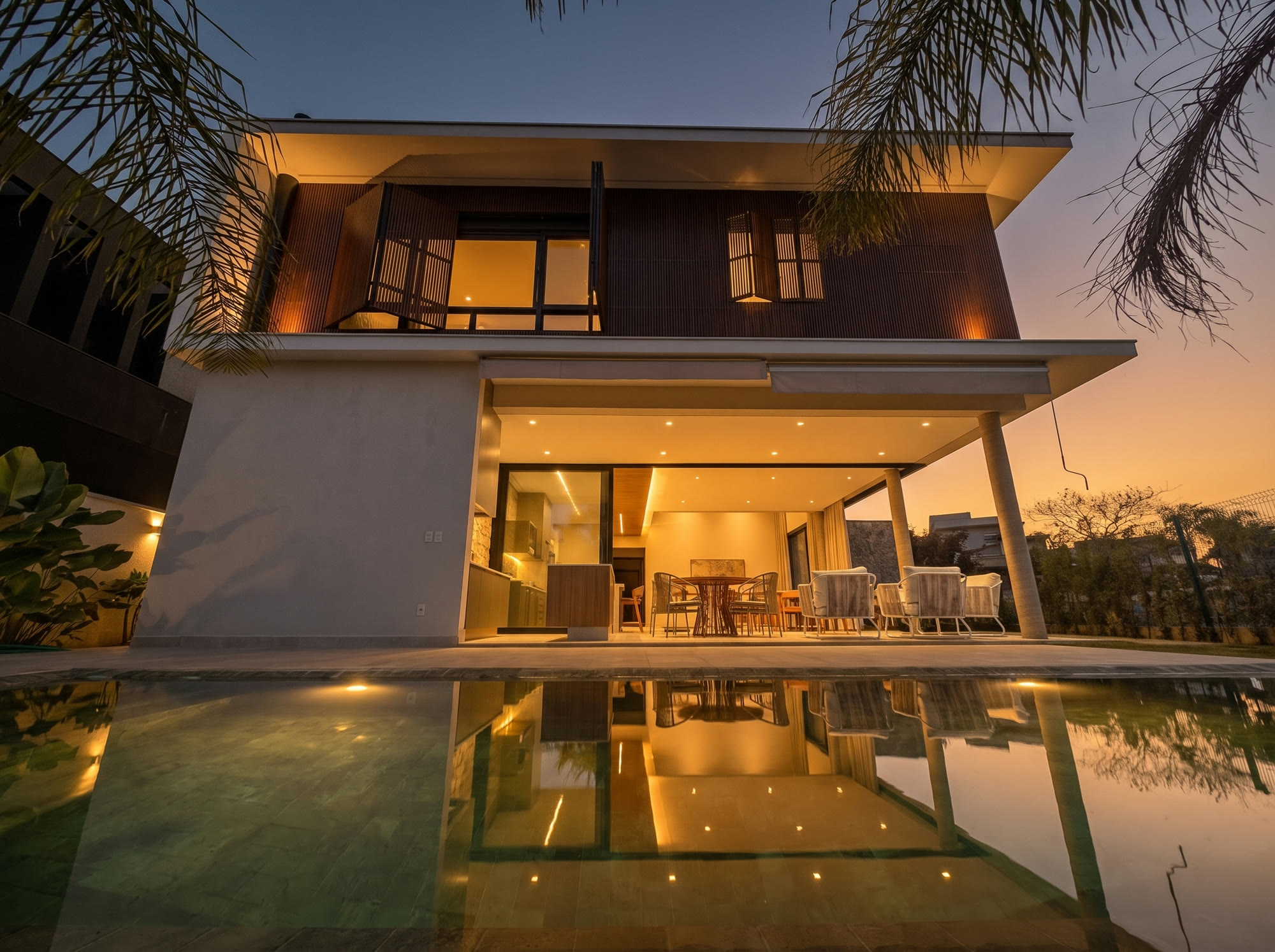 Casa de Alto Padrão — Alphaville Nova Esplanada 4 — 4 Suítes · Piscina de Borda Infinita