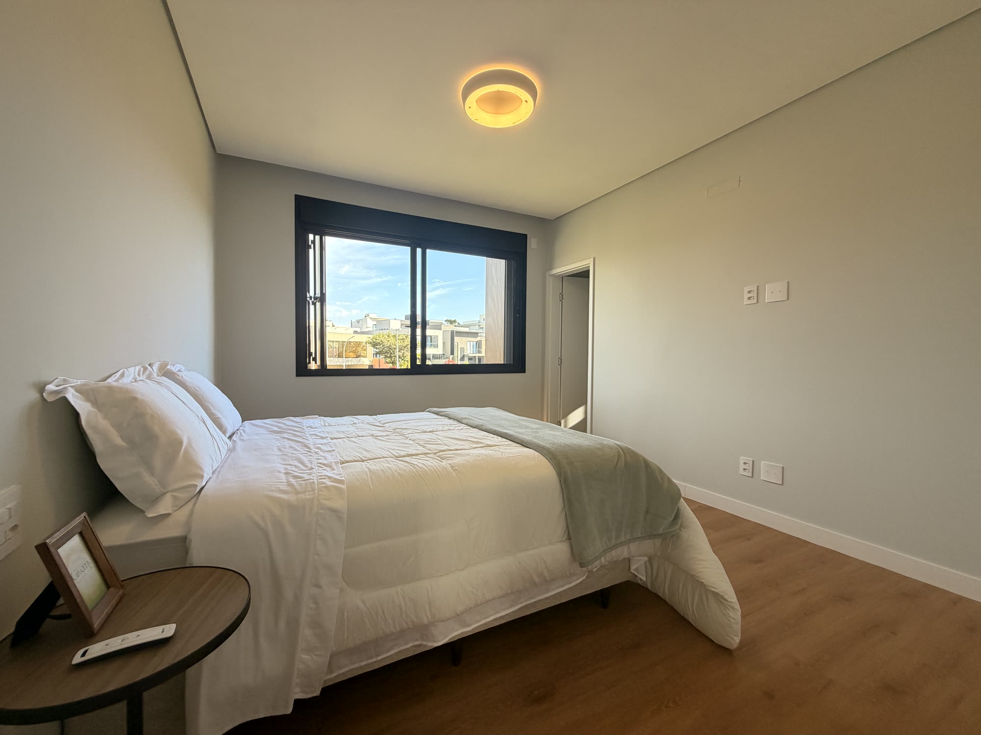 Casa de Alto Padrão — Alphaville Nova Esplanada 4 — 4 Suítes · Piscina de Borda Infinita