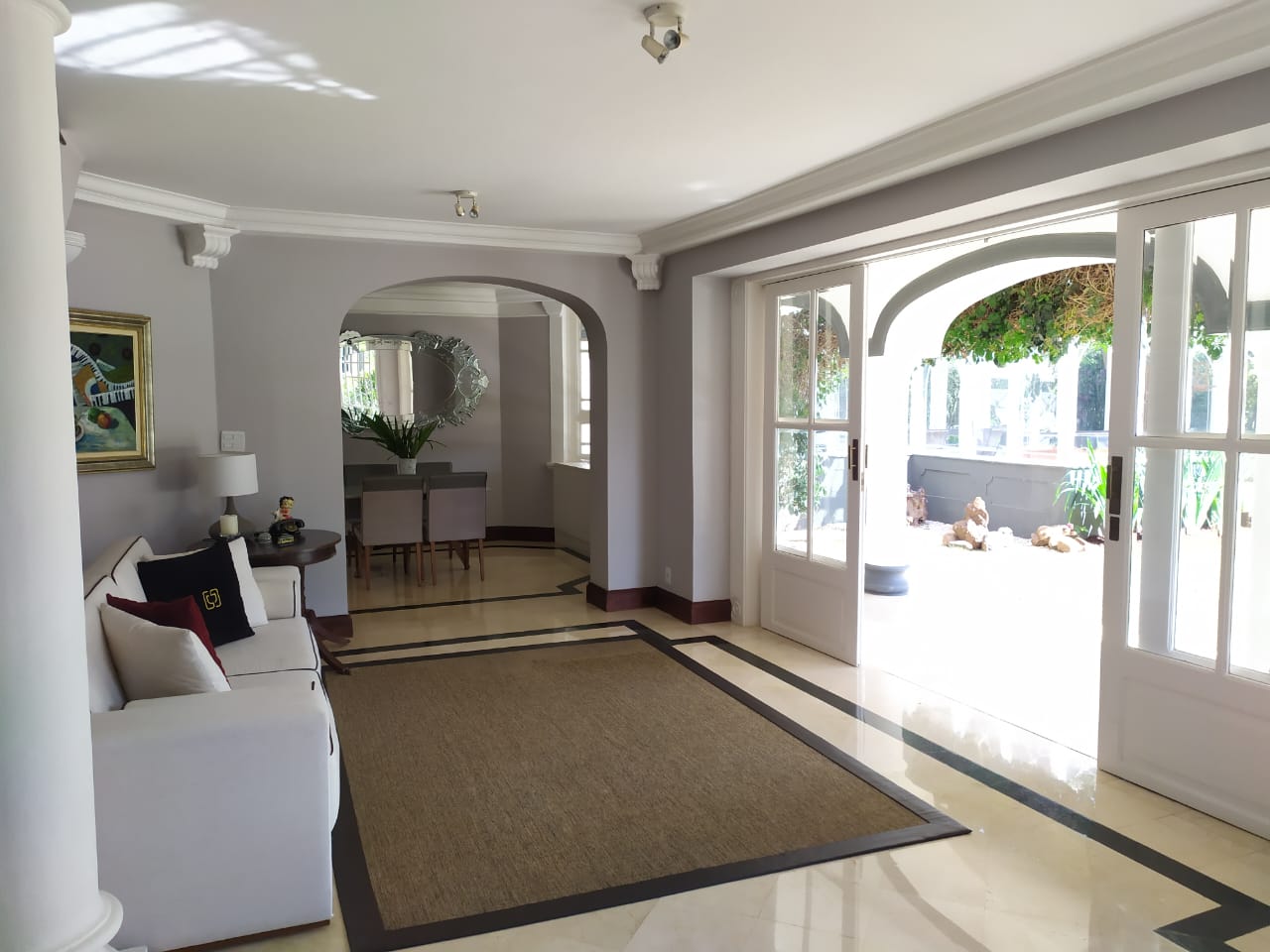 Casa no Lago Azul — jardim de inverno e piscina em condomínio de golfe