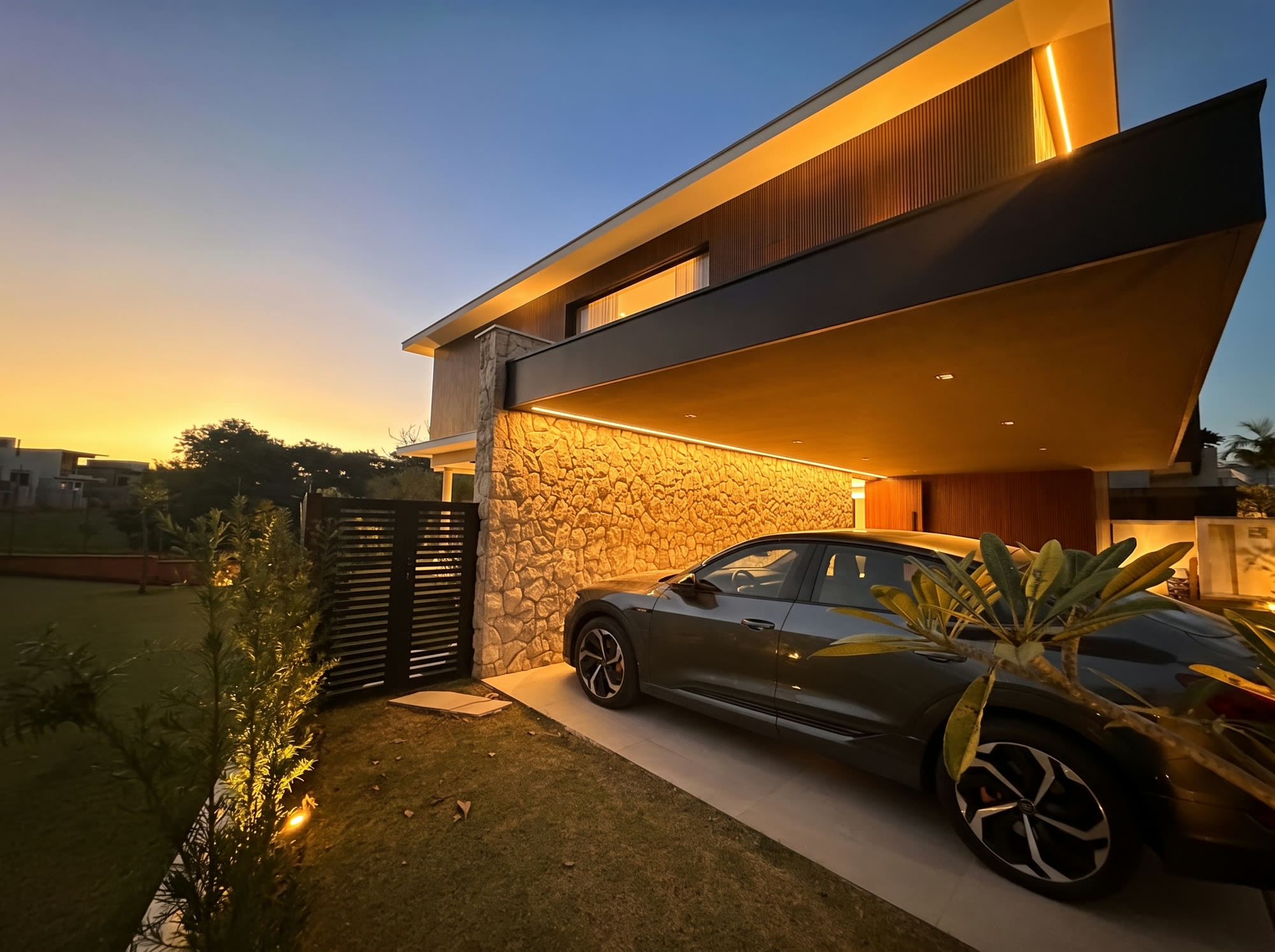 Casa de Alto Padrão — Alphaville Nova Esplanada 4 — 4 Suítes · Piscina de Borda Infinita