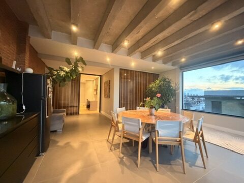 Casa Contemporânea com Rooftop no Condomínio Bougainville