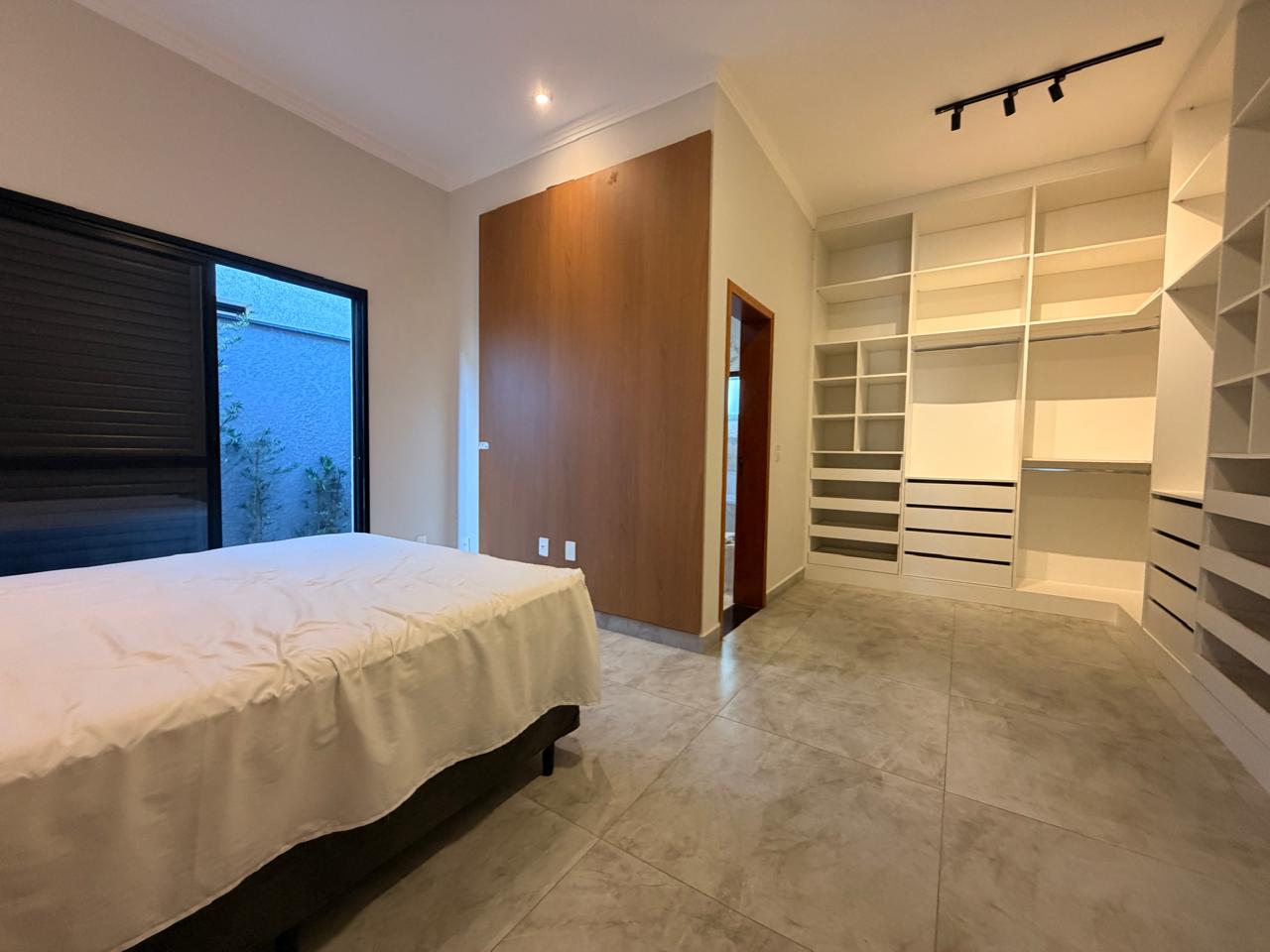Casa de Luxo em Alphaville Nova Esplanada com Piscina Aquecida e Automação Inteligente