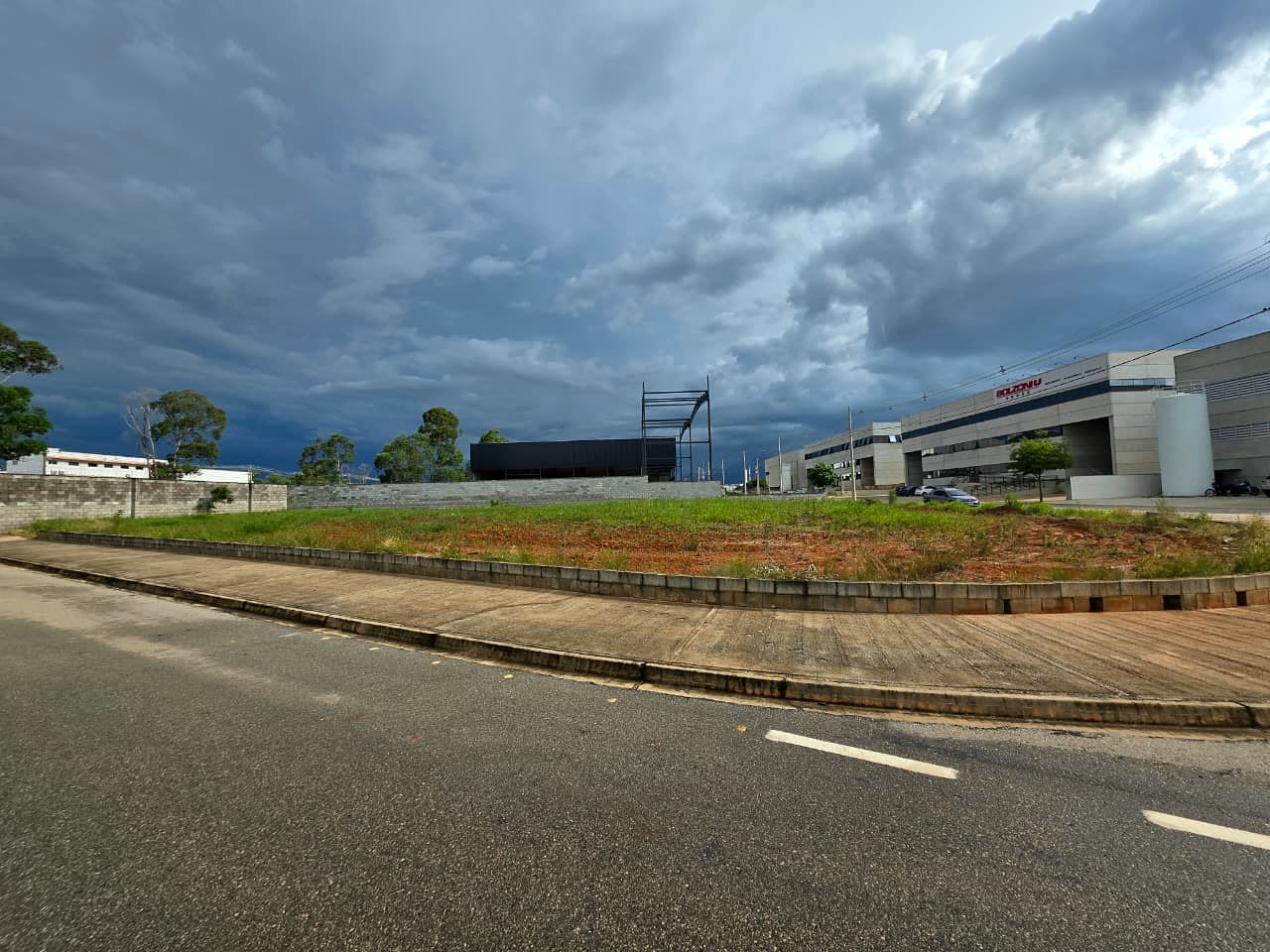Terreno Empresarial Metropolitano — Quadra M Lote 01