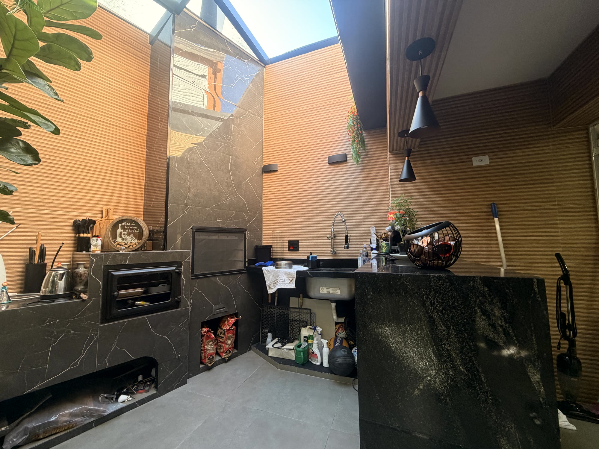Casa Moderna Ampliada — Condomínio Reserva Olga — 194 m² · 4 Dormitórios (1 Suítes)