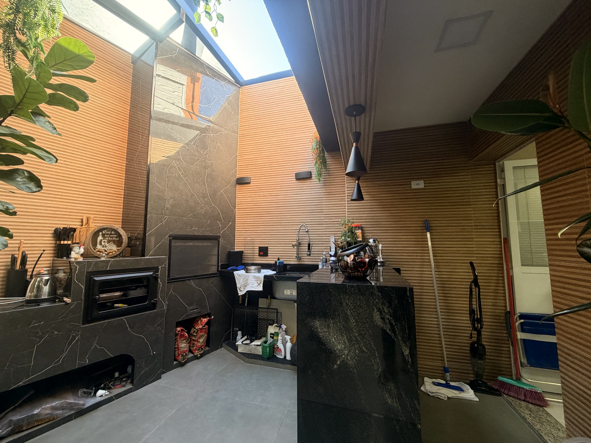 Casa Moderna Ampliada — Condomínio Reserva Olga — 194 m² · 4 Dormitórios (1 Suítes)